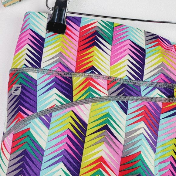 Fabletics Lima Capri, Arrows, UPF 50+,  Chafe Resisting, Capri Leggings, Lg, NWT - Picture 6 of 7